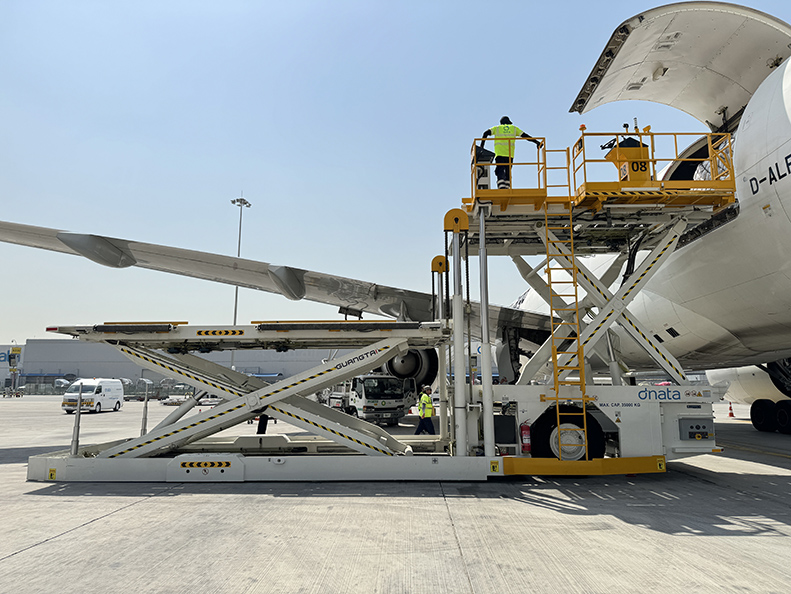 111柴油-平臺車-三十五噸-國際-阿聯(lián)酋-迪拜4.jpg 111柴油-平臺車-三十五噸-國際-阿聯(lián)酋-迪拜4.jpg